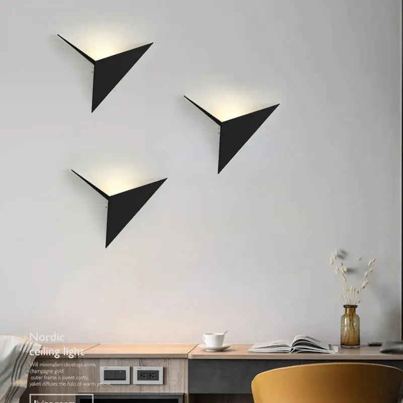 Creative Triangle Wall Lamp Nordic Led Wall Light Living Room Background Bedside Lamps Stairs Indoor Bra Wall Sconce Lighting tableandwalllamps