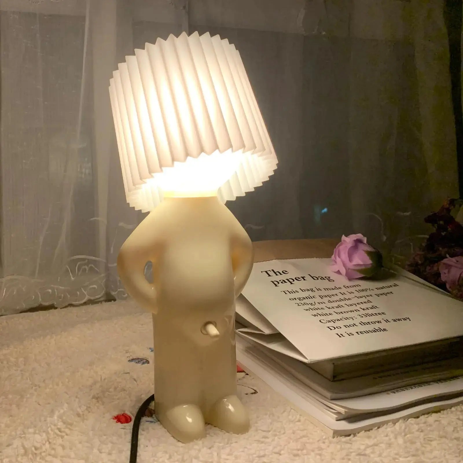 Creative Table Small Book Lights Little Naughty Boy Night Light Shy Man Lamp for Children Home Room Bedside Desk Decoration Gift tableandwalllamps